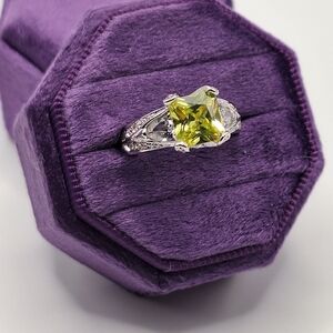 Swarovski Crystal Chartreuse / Lime   Princess Cut Statement Ring Size 7 NWT